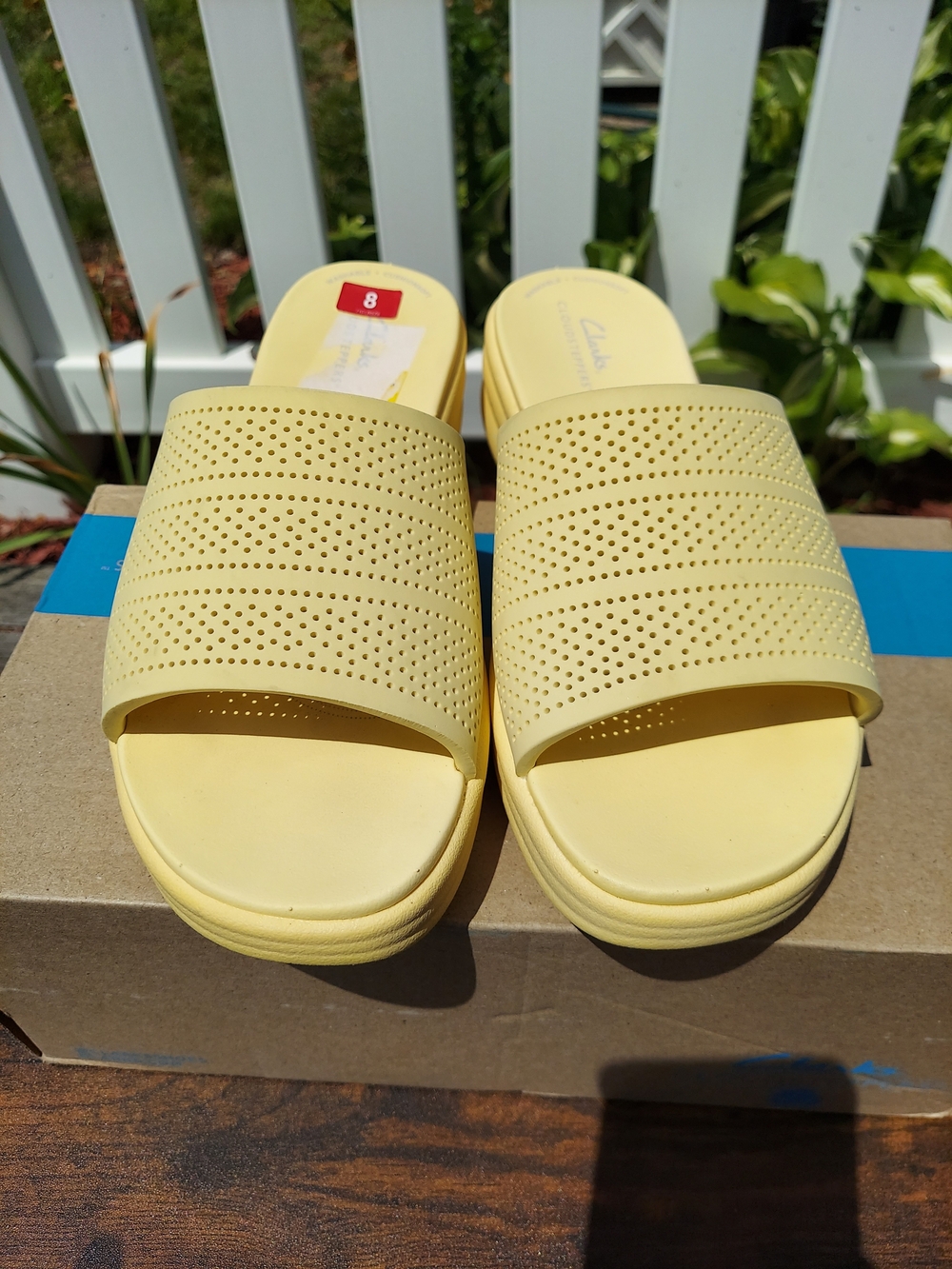 Clarks Cloudsteppers Pastel Yellow Slide Sandals Women's Size 8M NWT Athleisure - Picture 4 of 12
